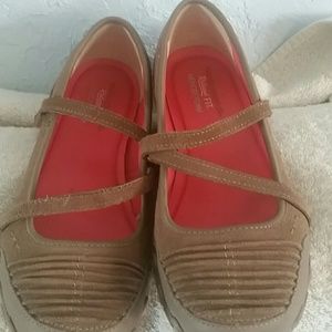 Skechers relaxed fit memory foam size 8.5
